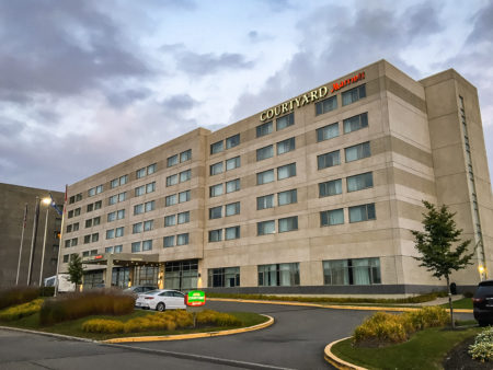 68 Courtyard By Marriott Montreal Airport Exterior