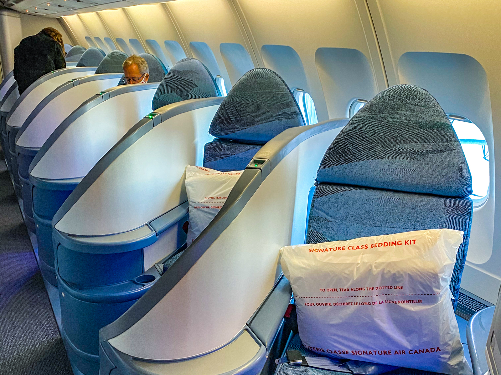 Choosing your plane: an element to consider when travelling - air canada a330 old business class