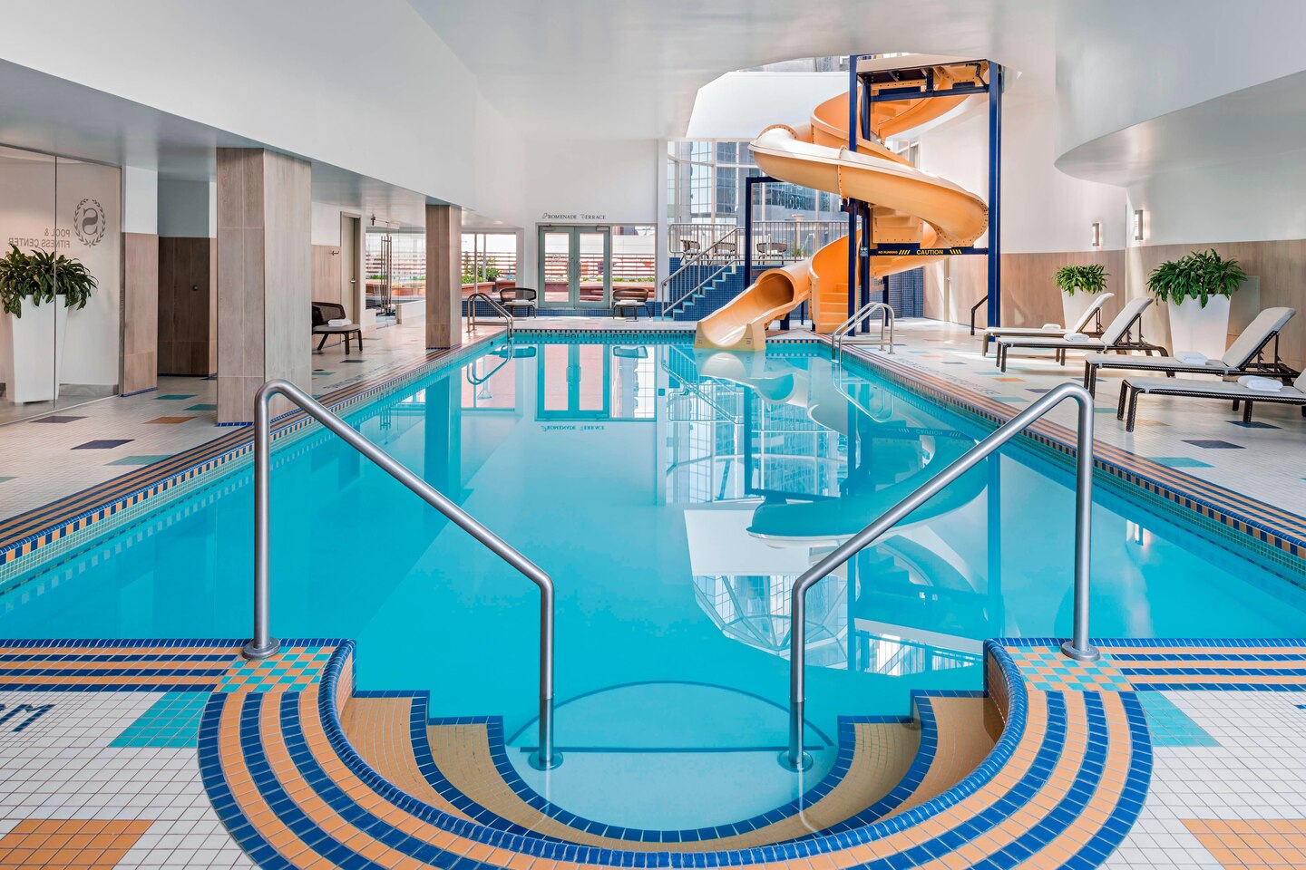 Review&nbsp;: Sheraton Suites Calgary Eau Claire Hotel | Marriott Bonvoy - Sheraton Suites Calgary Eau Claire Piscine