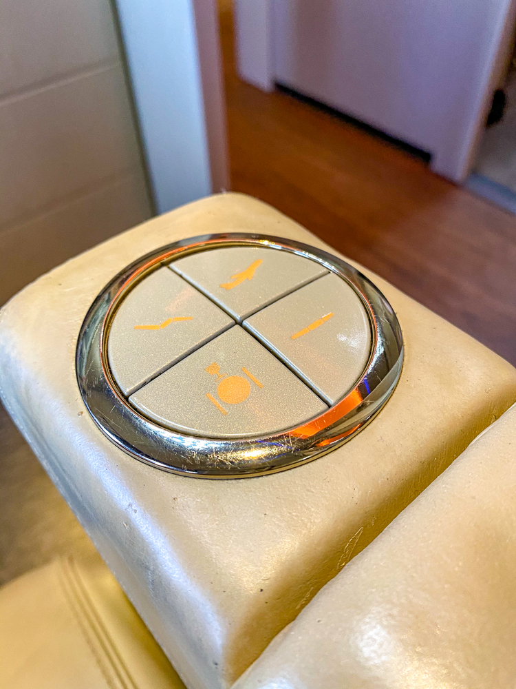 Review: Emirates B777 - New First Class - accessoires 065