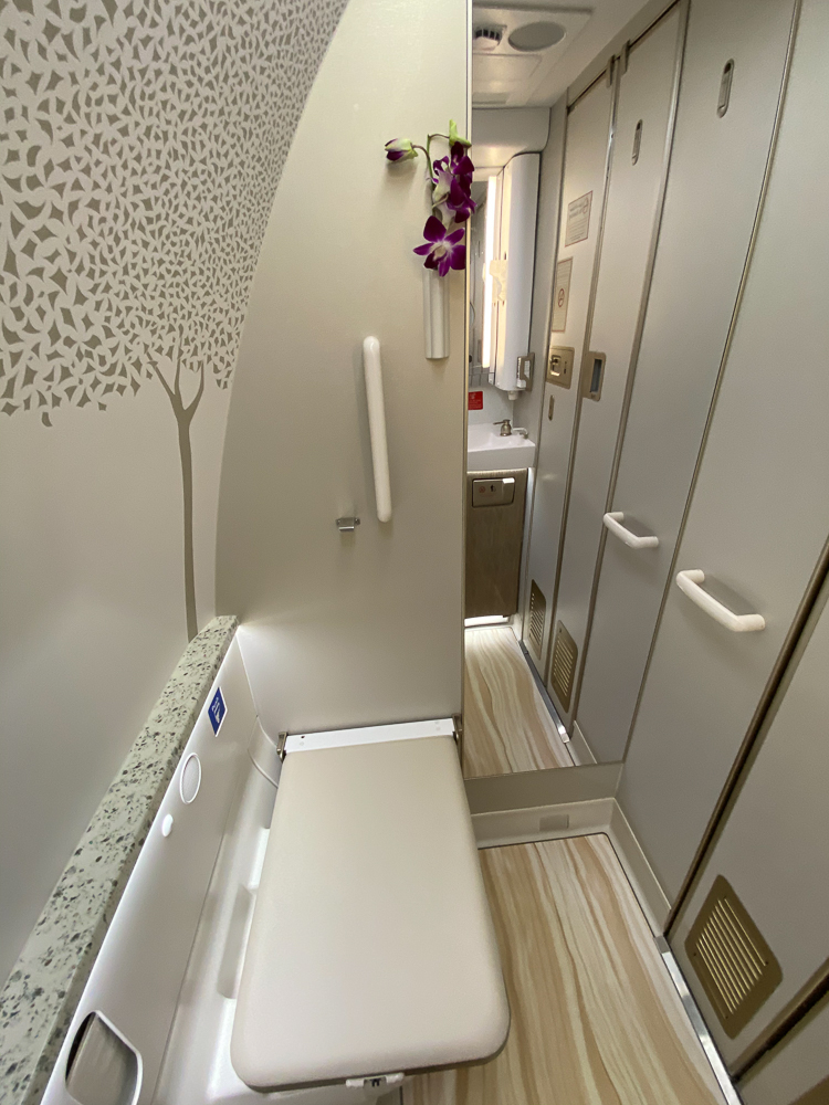 emirates nouvelle première classe – salle de bain 077
