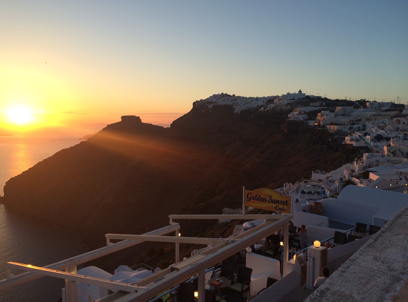 Grèce : itinéraire d’un voyage en solo dans les Cyclades - Coucher de soleil sur Santorini