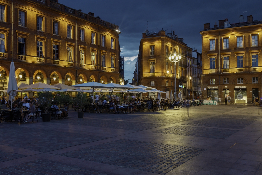 France : Toulouse Travel Guide | Itineraries and Highlights - place du capitole © arnaud späni