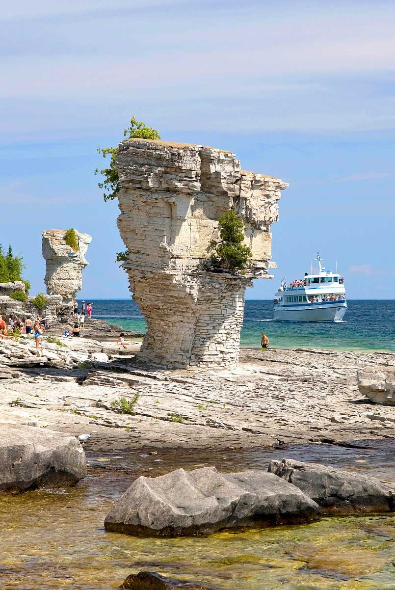 Travel in Canada: Georgian Bay Islands and Bruce Peninsula Parks - Flower pots