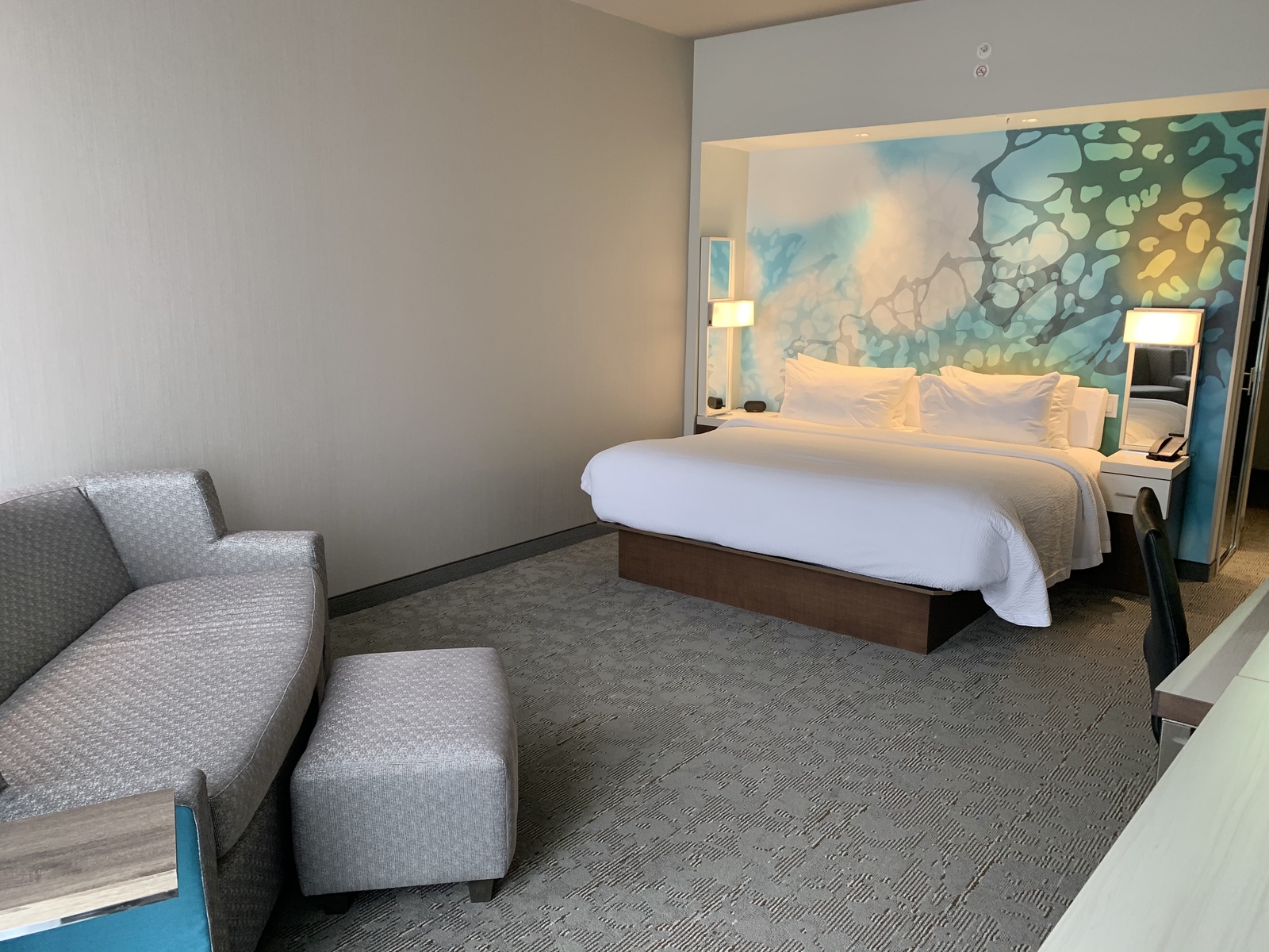 Avis&nbsp;: Courtyard by Marriott Montréal Brossard | Marriott Bonvoy - Lit King et canapé-lit