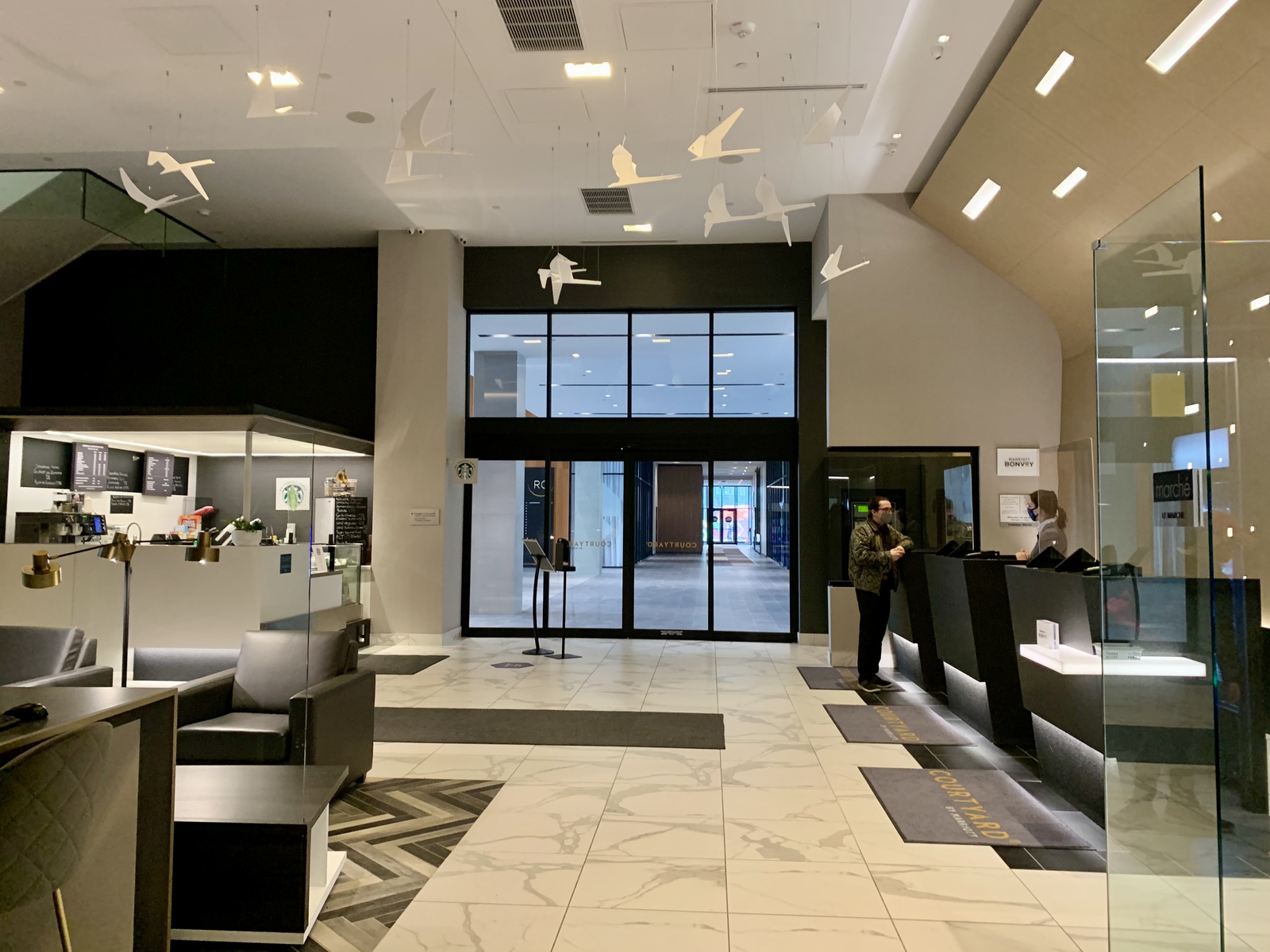 Avis&nbsp;: Courtyard by Marriott Montréal Brossard | Marriott Bonvoy - Réception du Courtyard Brossard