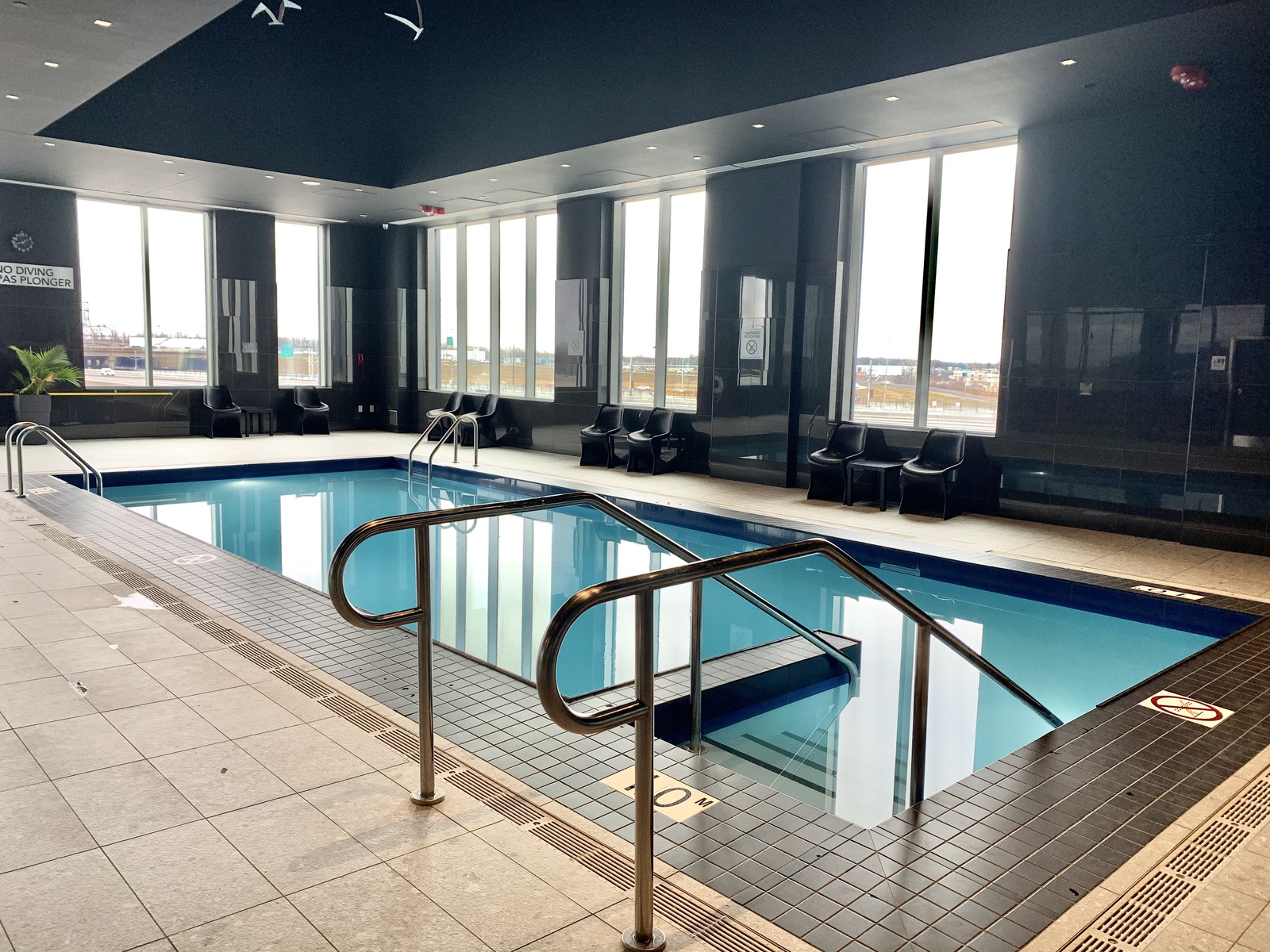 Avis&nbsp;: Courtyard by Marriott Montréal Brossard | Marriott Bonvoy - Piscine du Courtyard Brossard