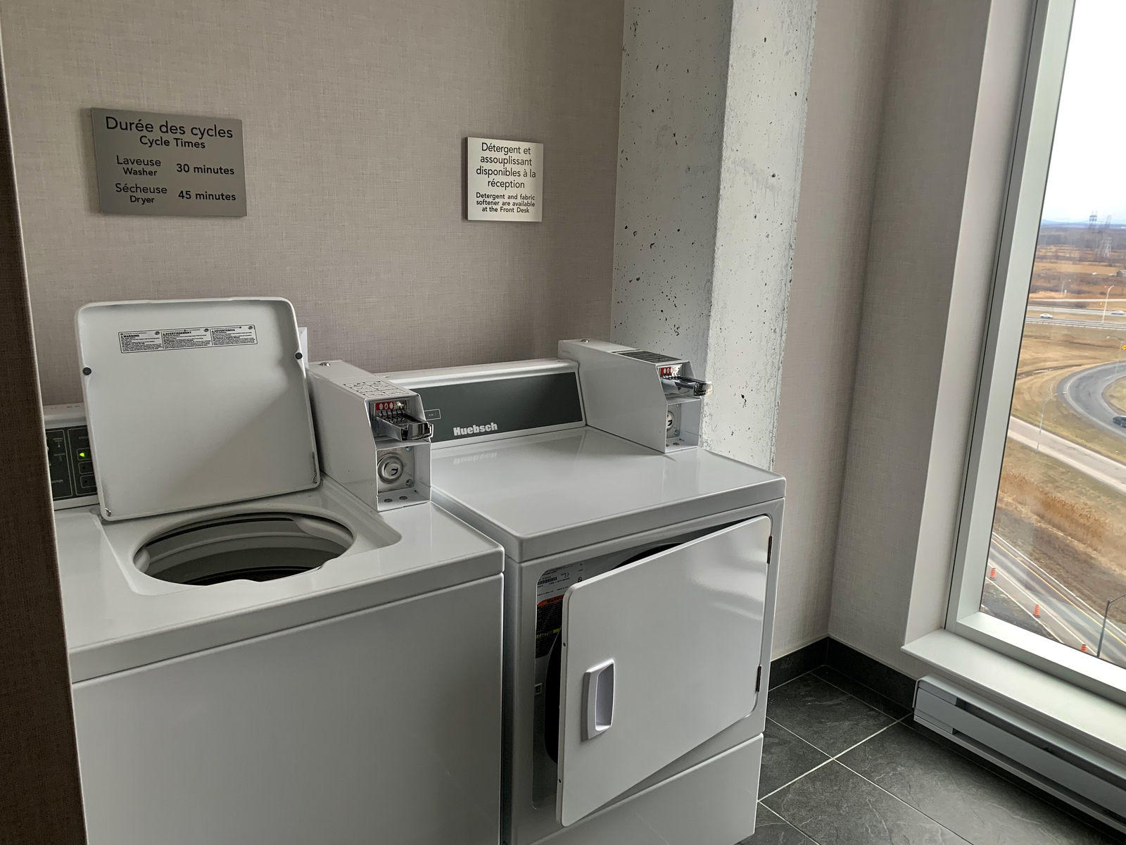 Avis&nbsp;: Courtyard by Marriott Montréal Brossard | Marriott Bonvoy - Buanderie pour les clients