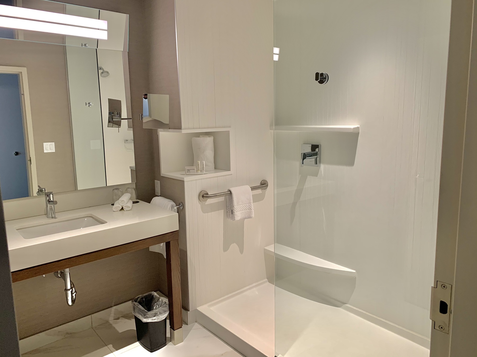 Avis&nbsp;: Courtyard by Marriott Montréal Brossard | Marriott Bonvoy - coin douche