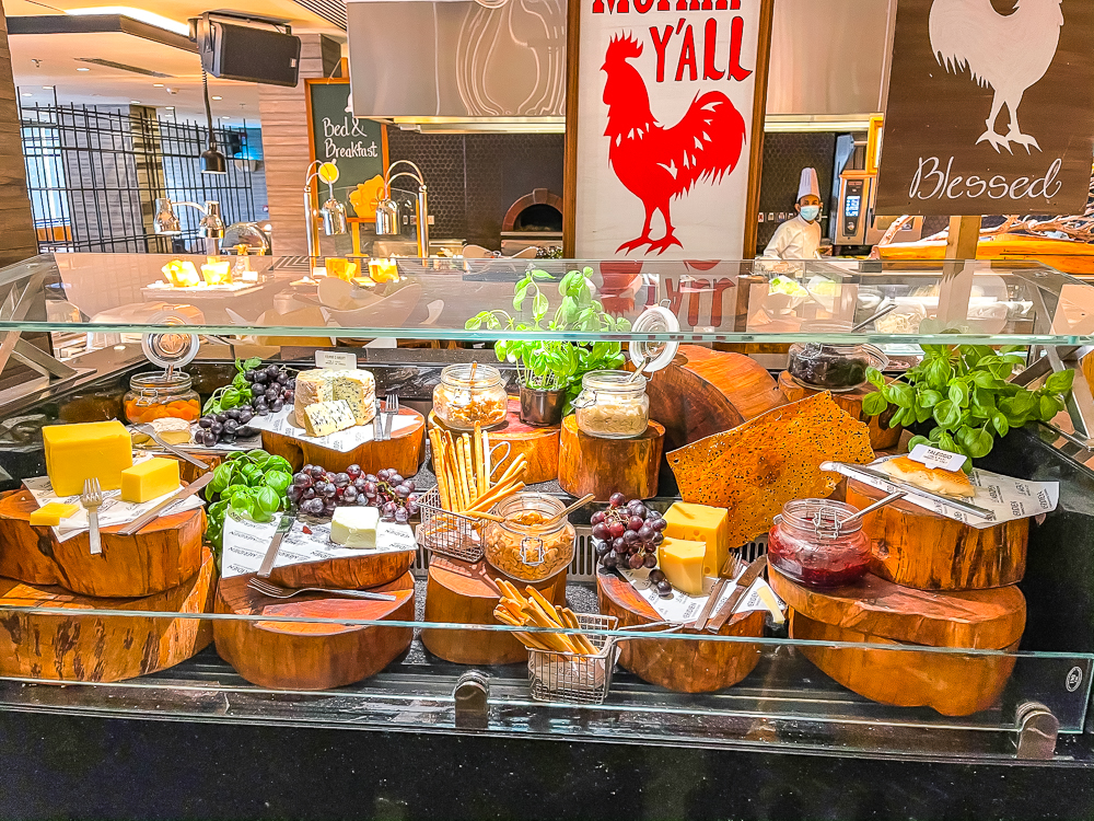 Salle de restaurant Yalumba avec cuisine ouverte au le meridien dubai hotel conference