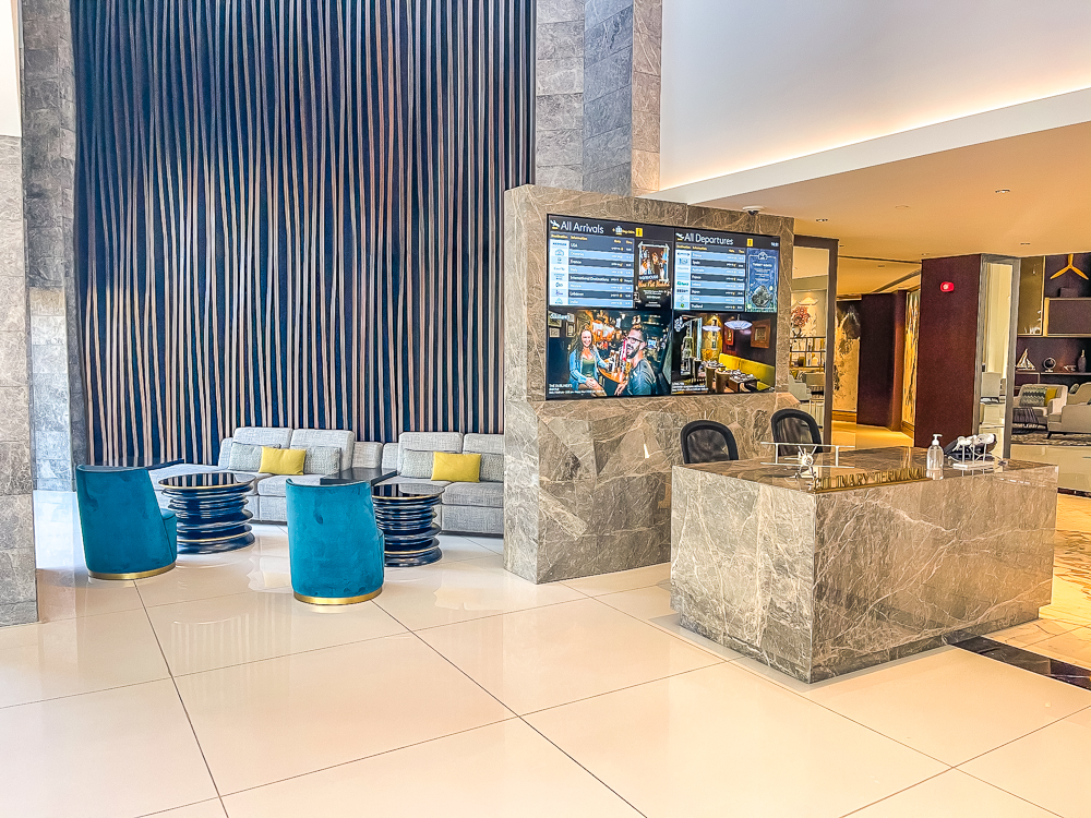 Entrée du restaurant Yalumba avec salon d'attente au le meridien dubai hotel conference