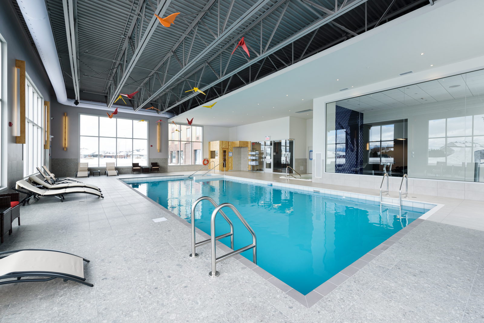 Canada: Marriott Bonvoy's Best Hotel Pools in Quebec - e--b-e---d-----b---b--a-fb-bac--b---