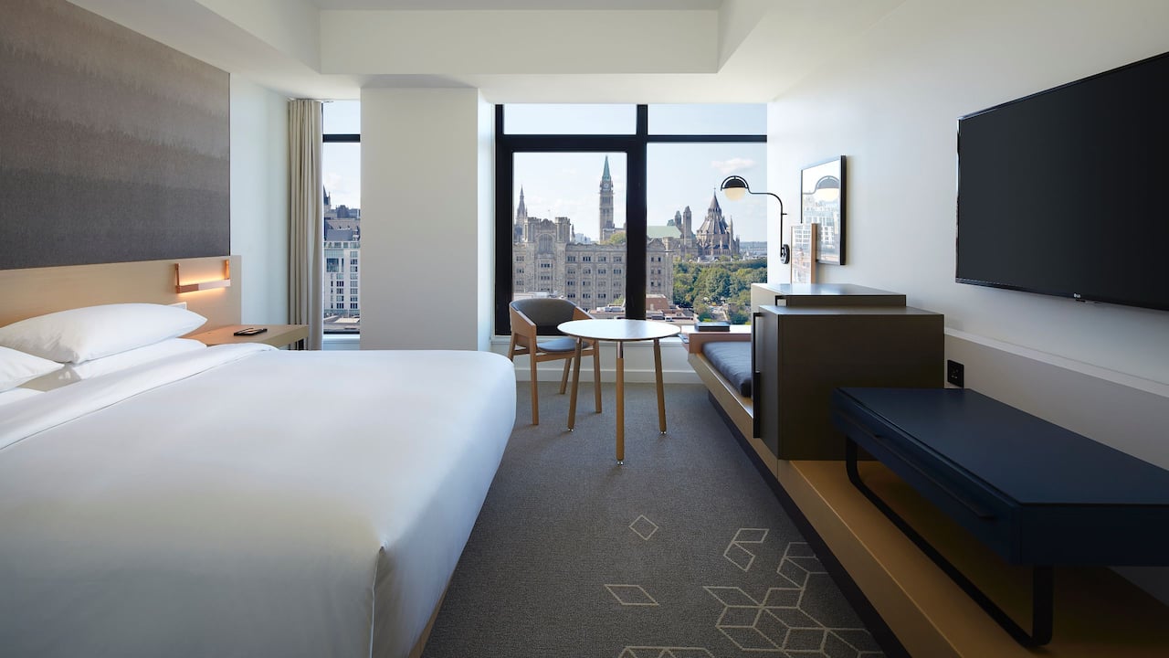 Andaz Ottawa Byward Market P King Room with City View.x
