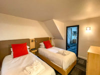 chambre de deux list simples au Delta Hotels Mont Saint Anne Marriott