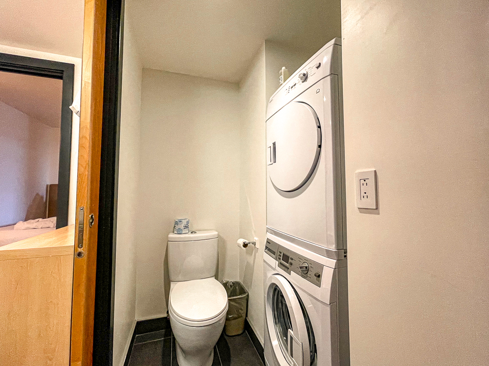 Machines à laver et toilettes du Delta Hotels Mont Saint Anne Marriott