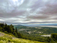 Vue panorama en haut de la montagne