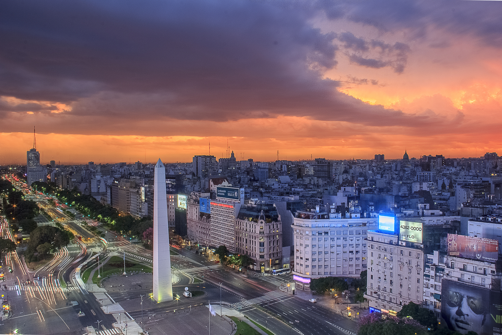 Travel Guide to Buenos Aires, Argentina - Avenue 9 de Julio- Crédit office du tourisme Bueno Aires