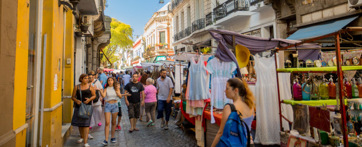 Travel Guide to Buenos Aires, Argentina - Marché de rue de San Telmo- Crédit office du tourisme Bueno Aires