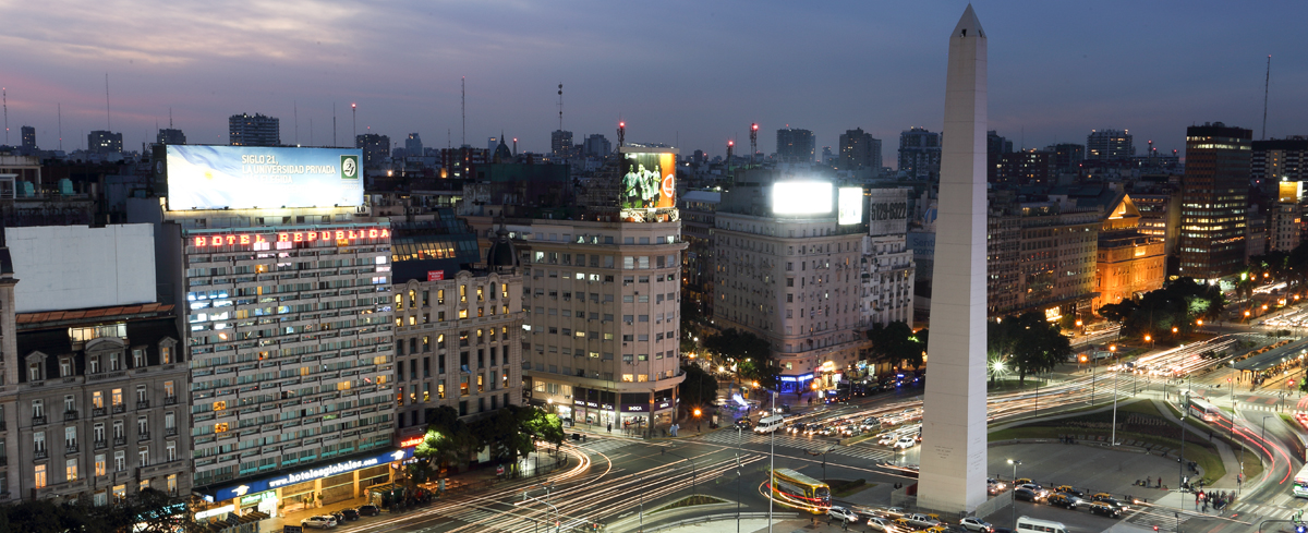 Travel Guide to Buenos Aires, Argentina - l_obélisque et l_avenue 9 de Julio- Crédit office du tourisme Bueno Aires