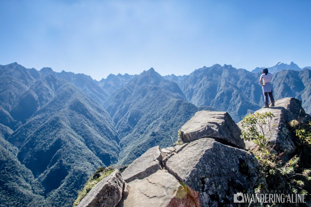 Montagnes en arrière de Huayna Picchu