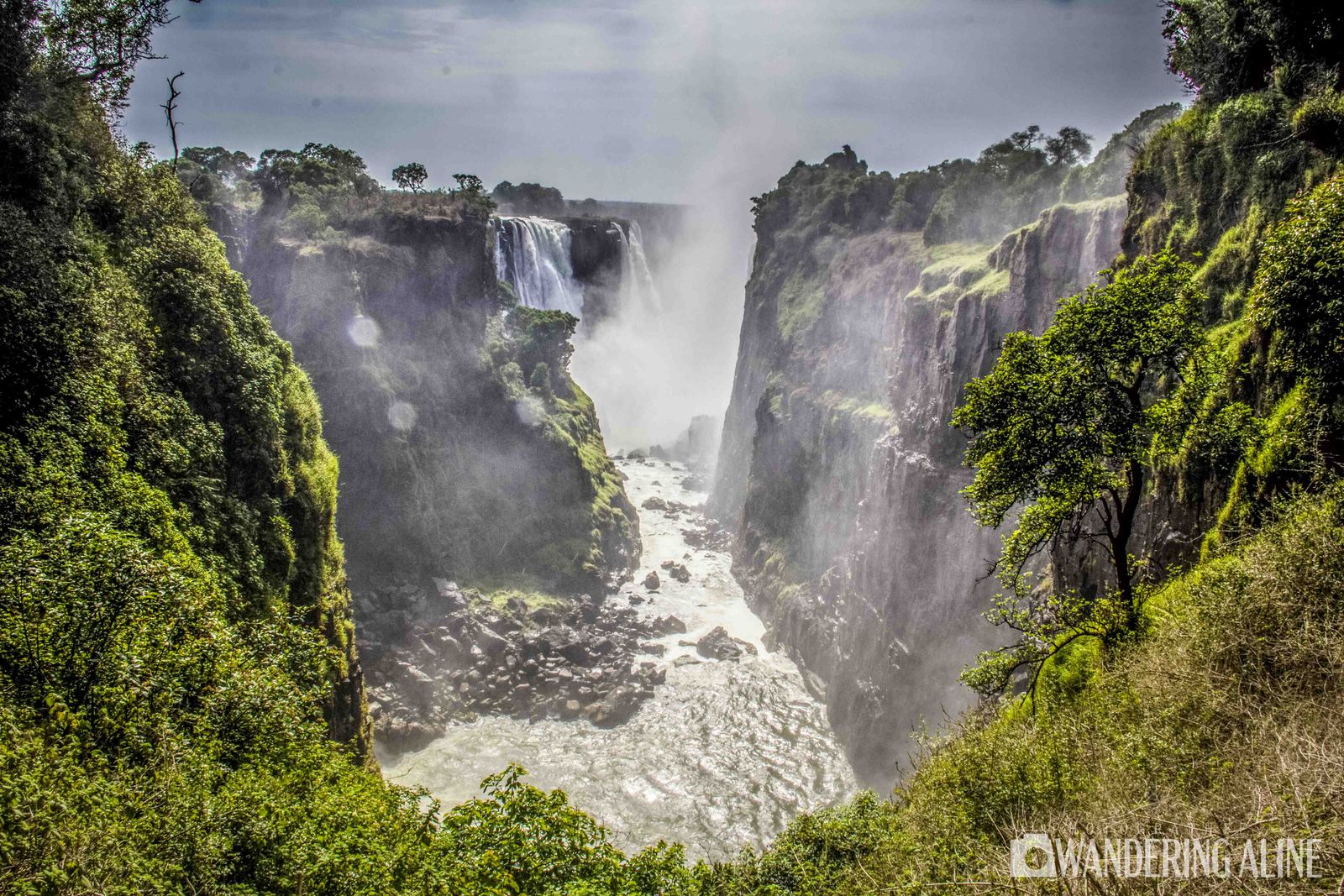 Victoria Falls: Travel guide | Itineraries and Must-See information - tropical microclimate
