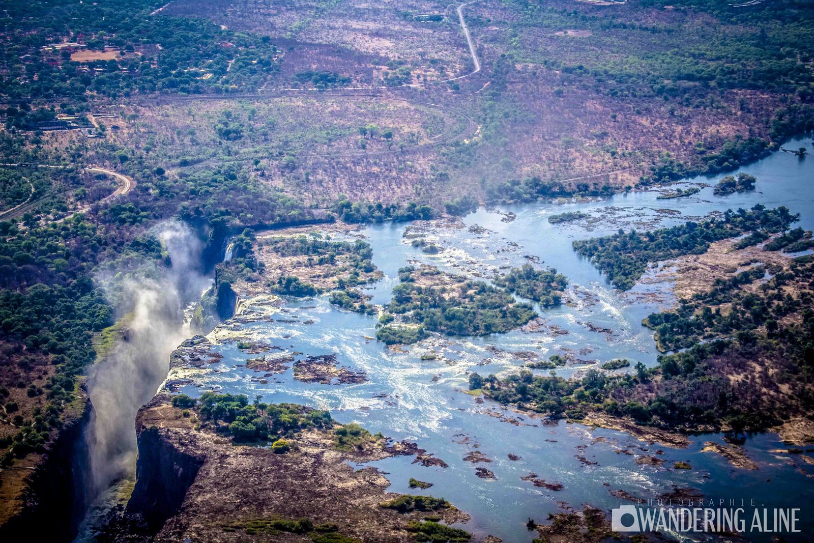 Victoria Falls: Travel guide | Itineraries and Must-See information - dhelicotere tower