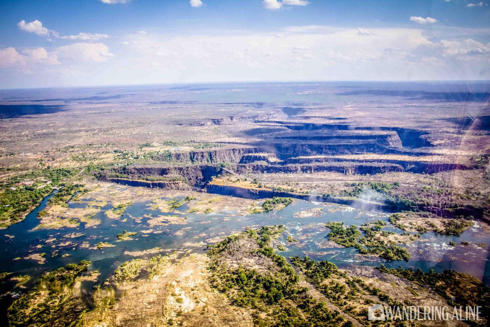 Victoria Falls: Travel guide | Itineraries and Must-See information - zambezi river in dry season