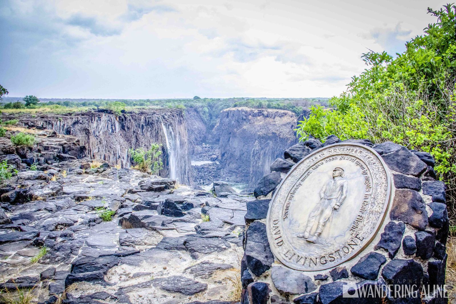 Victoria Falls: Travel guide | Itineraries and Must-See information - Tribute to David Livingstone
