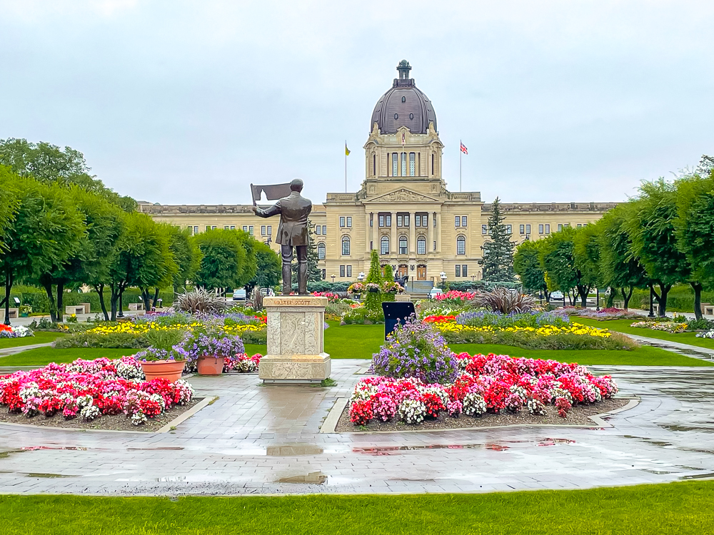 Assemblée législative de la Saskatchewan – Jardins de Sa Majesté la Reine Elizabeth II