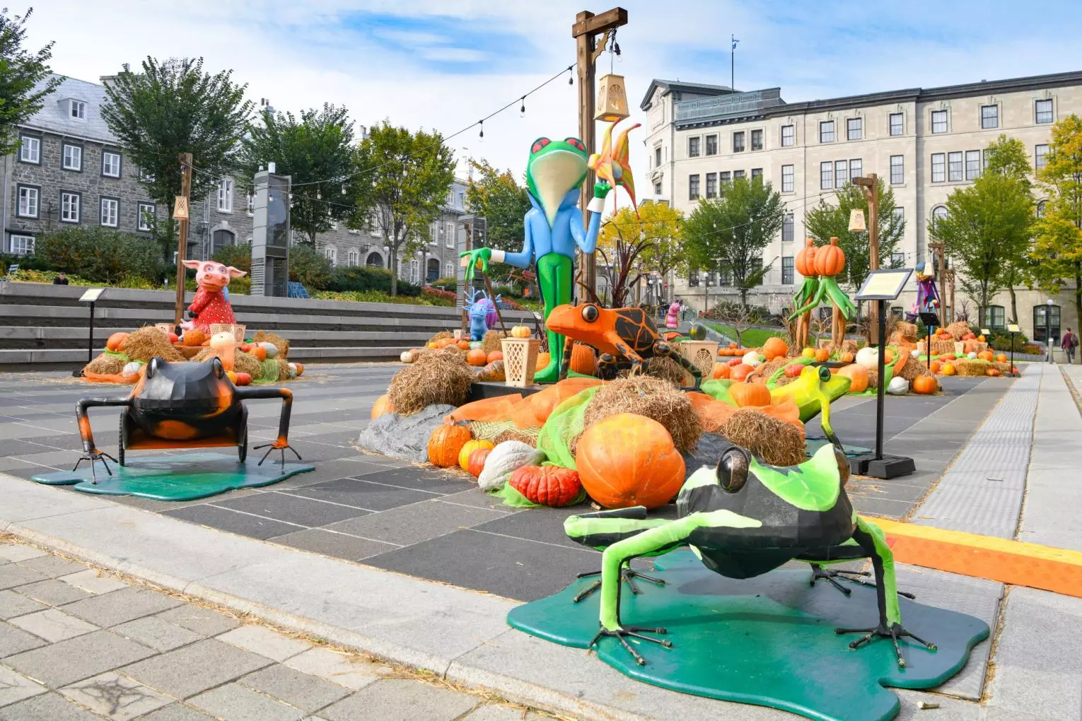 Les activités à faire à l’Halloween 2025 - Decorations Halloween Jardins Hotel De Ville Web Credit Quebec Cite