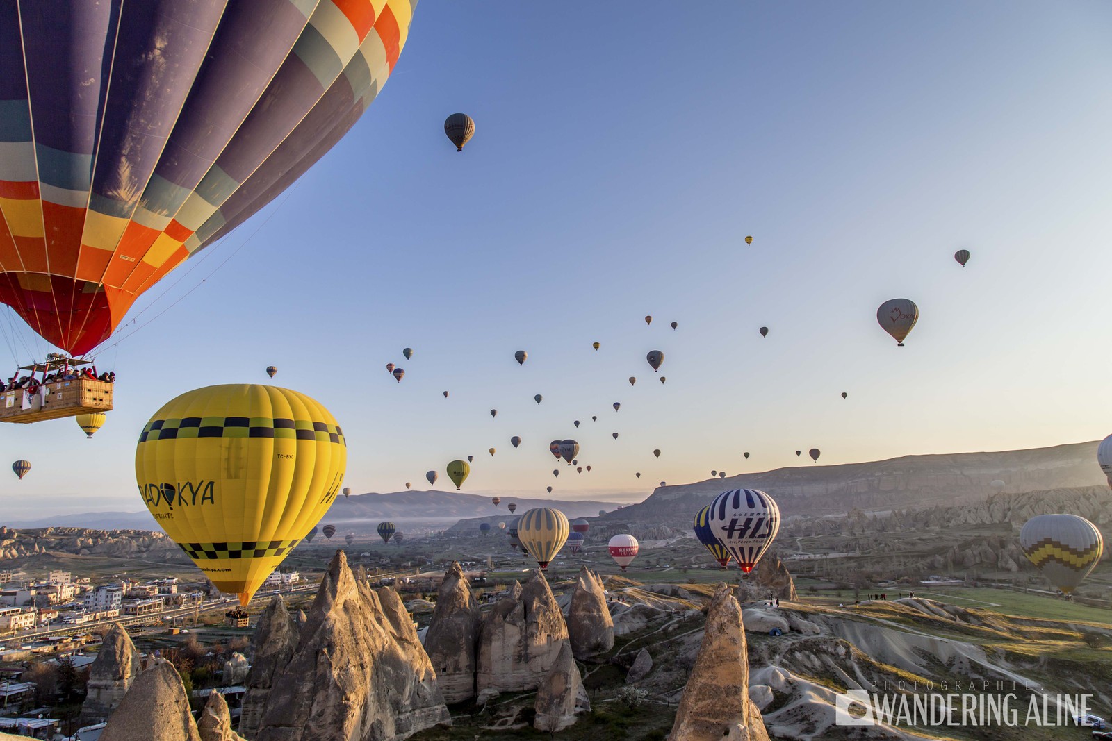 Travel Guide: Cappadocia and its hot air balloons - Montgolfières