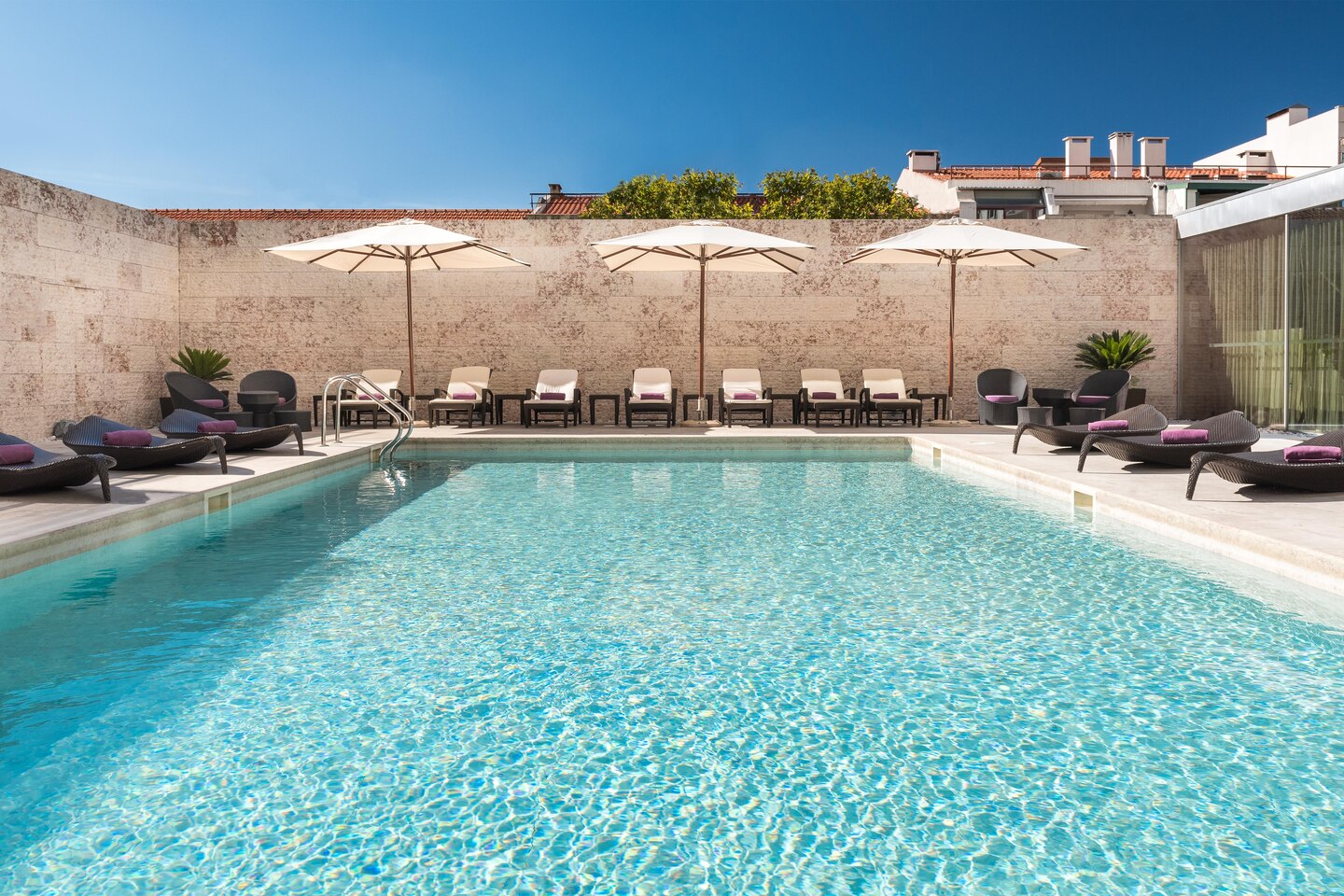 Review&nbsp;: Sheraton Lisbon Hotel & Spa | Marriott Bonvoy - pool Credit Sheraton Lisboa Hotel Spa