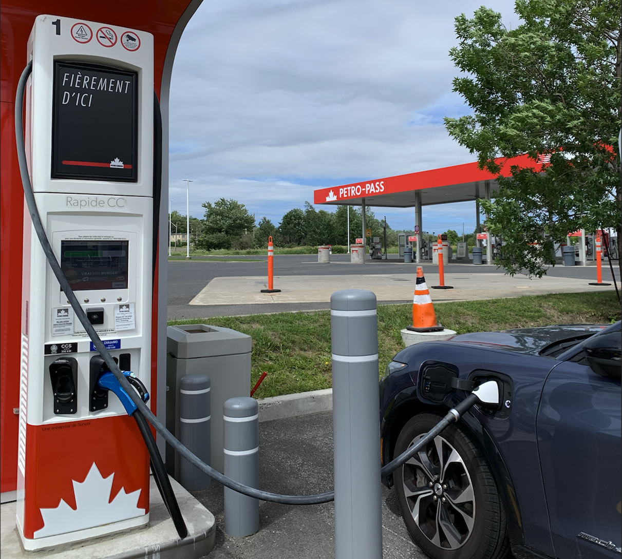 Les meilleures cartes de crédit pour les bornes de recharge électrique - Borne Petro Canada St Nicholas