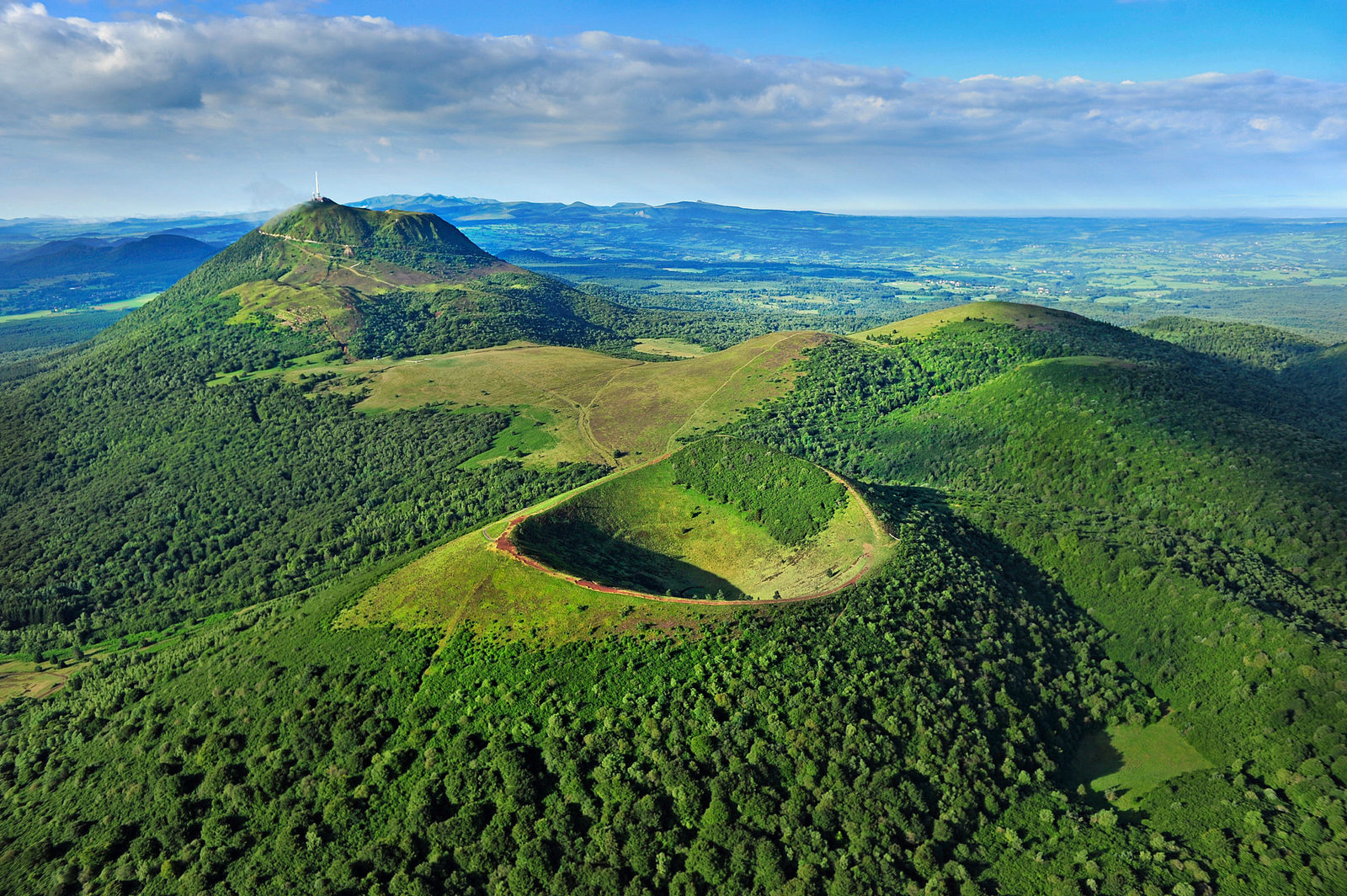 France&nbsp;: Travel guide Auvergne | Itineraries and Highlights - Chaine des Puys&nbsp;: le Puy Pariou et le Puy de Dôme (63)