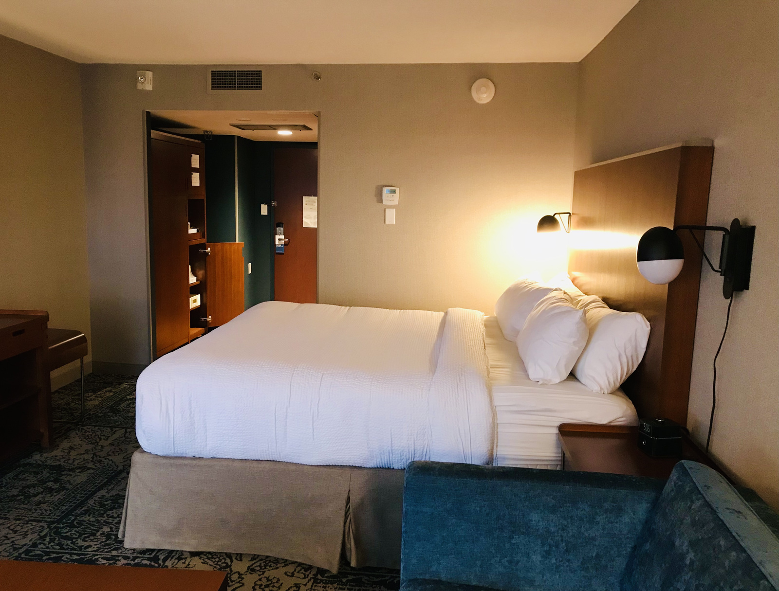 Avis&nbsp;: Four Points by Sheraton Hotel & Conférence Centre Gatineau-Ottawa | Marriott Bonvoy - Chambre Four Points Sheraton Gatineau