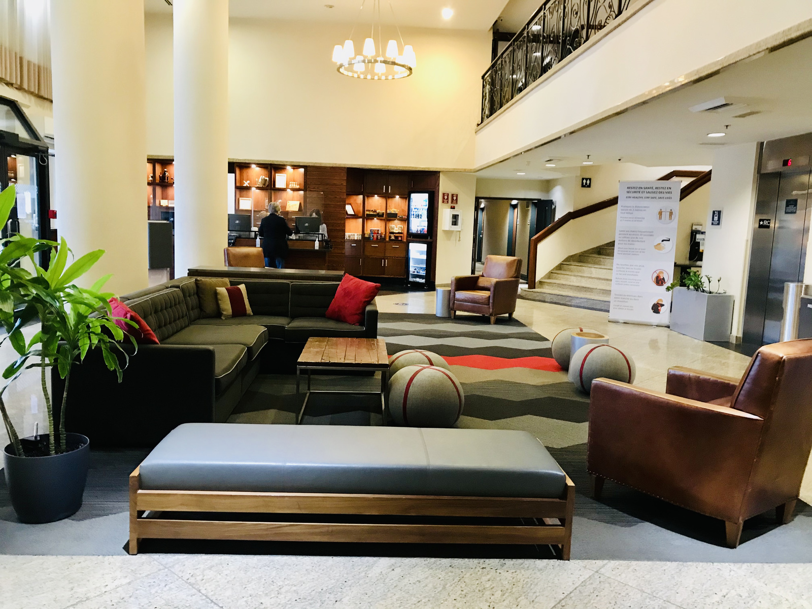 Avis&nbsp;: Four Points by Sheraton Hotel & Conférence Centre Gatineau-Ottawa | Marriott Bonvoy - Lobby Four Points Sheraton Gatineau