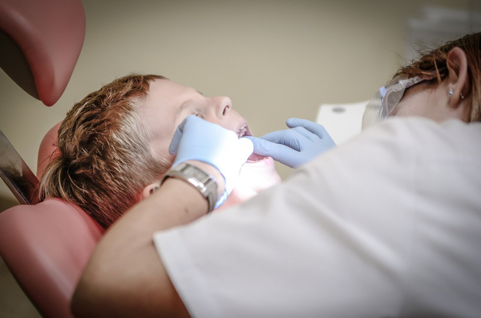 Assurances : Comment fonctionne l’assurance soins médicaux d’urgence des cartes de crédit&nbsp;? - Soins dentaire