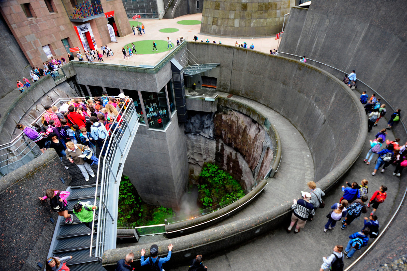 France : Travel guide Auvergne | Itineraries and Highlights - Cratère et Caldera