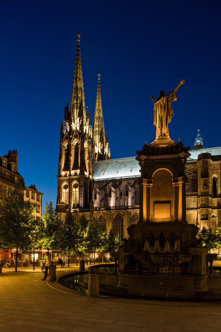 France : Travel guide Auvergne | Itineraries and Highlights - Cathédrale gothique Notre-Dame de l'Assomption