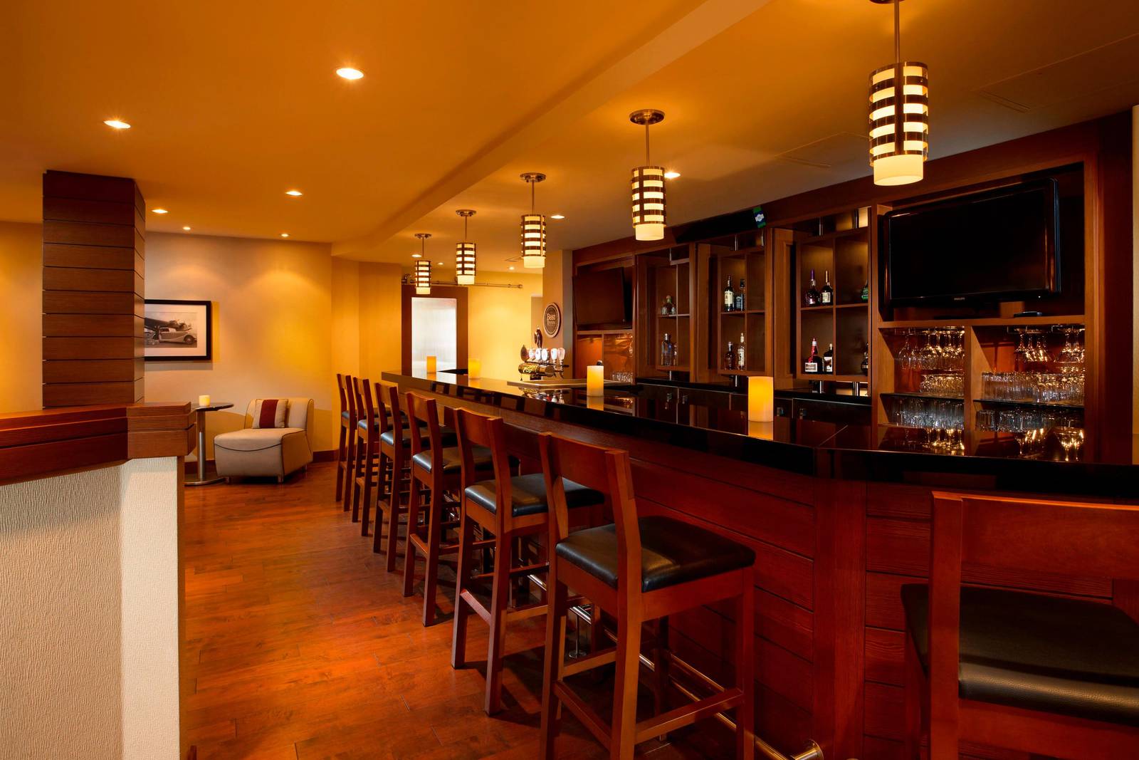 Avis&nbsp;: Four Points by Sheraton Hotel & Conférence Centre Gatineau-Ottawa | Marriott Bonvoy - Bar au resto LArdoise