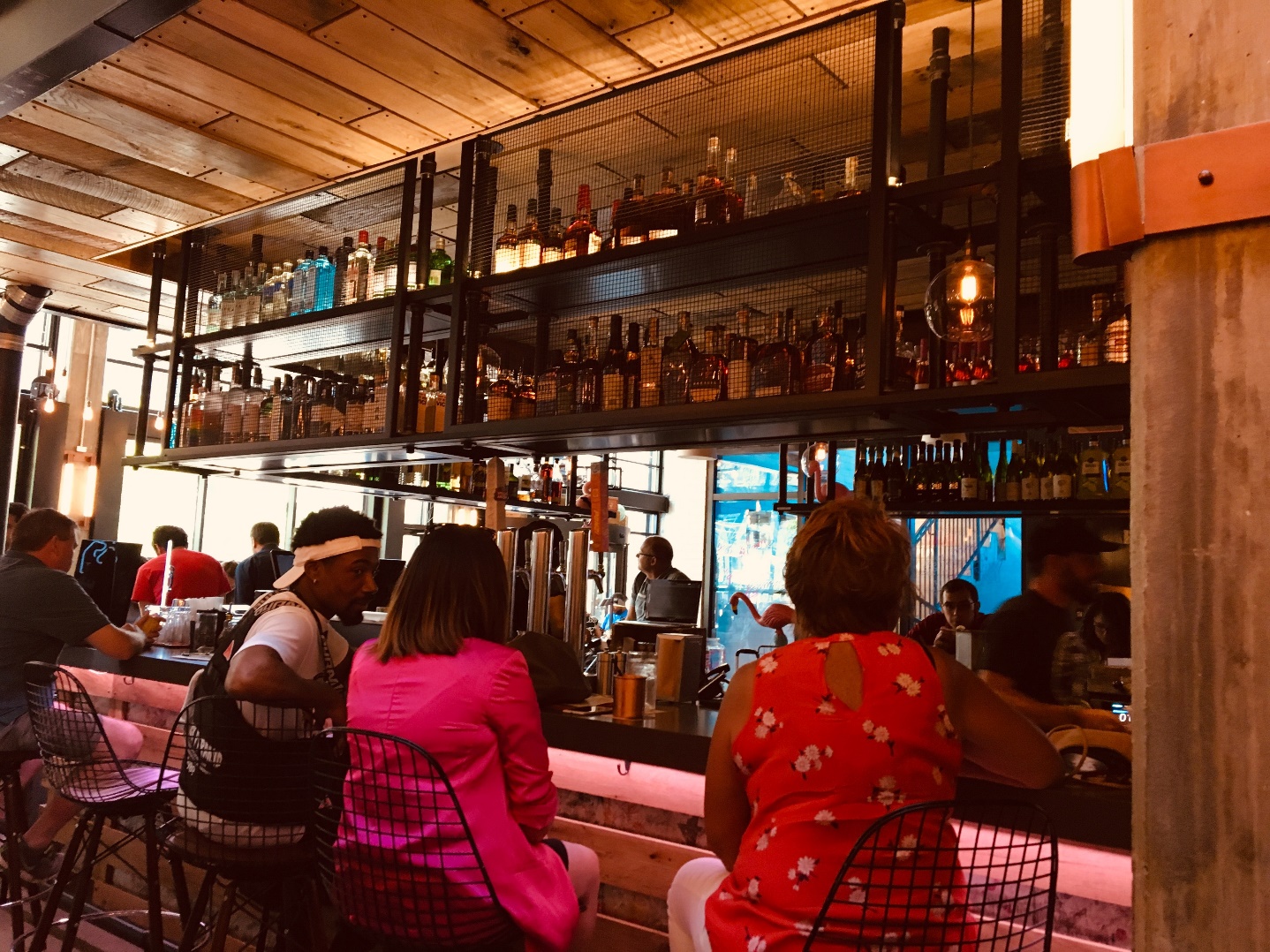 Avis&nbsp;: Moxy Washington, DC Downtown Marriott | Marriott Bonvoy - Happy Hour Bar du Moxy Washington DC Crédit Emmanuelle