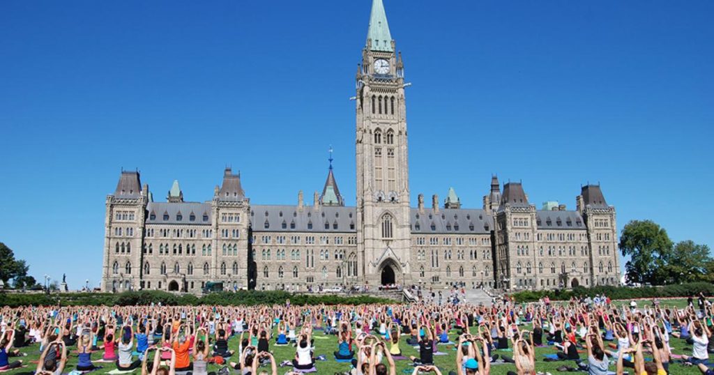 Yoga sur la colline Ottawa.