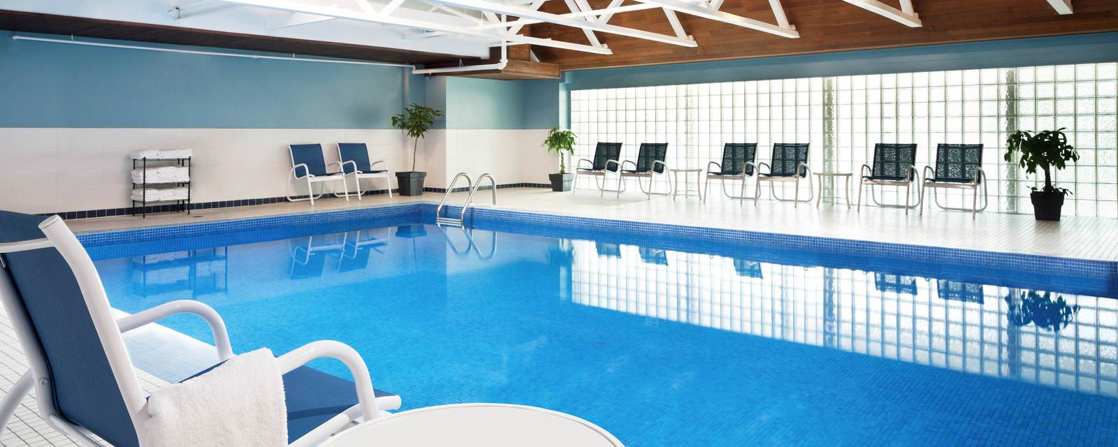 Avis&nbsp;: Four Points by Sheraton Hotel & Conférence Centre Gatineau-Ottawa | Marriott Bonvoy - piscine