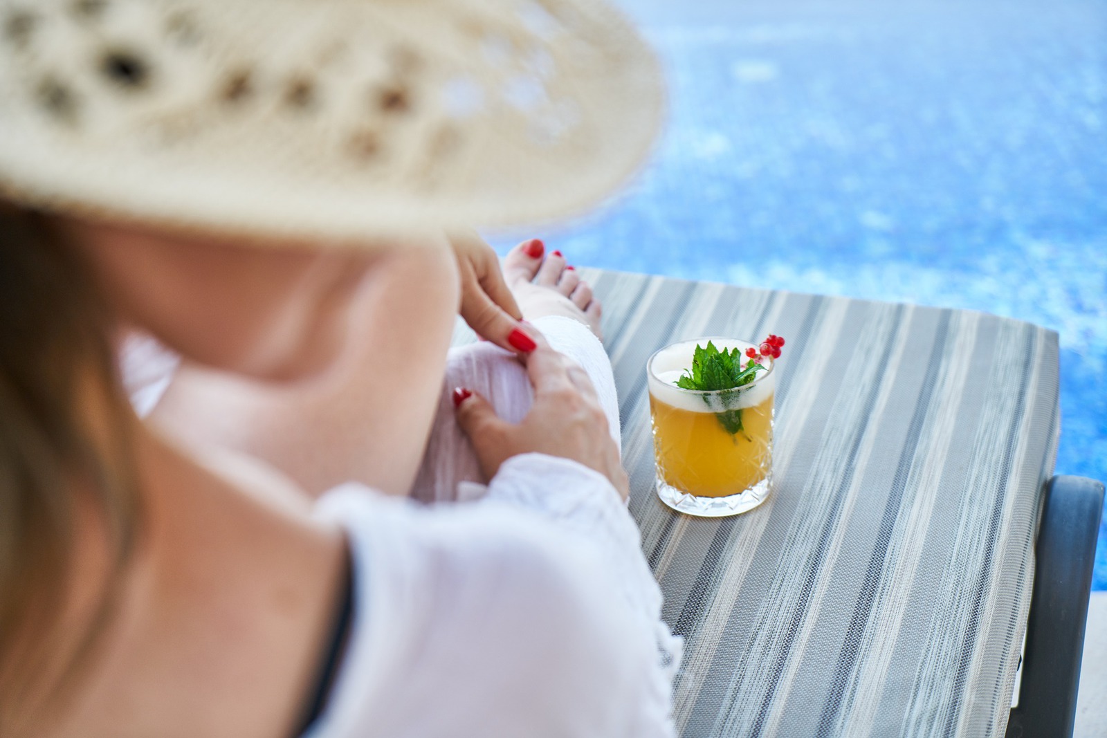 All-Inclusive Travel: The Best Credit Cards for Southern Vacations Using Points - woman-4373078_1920