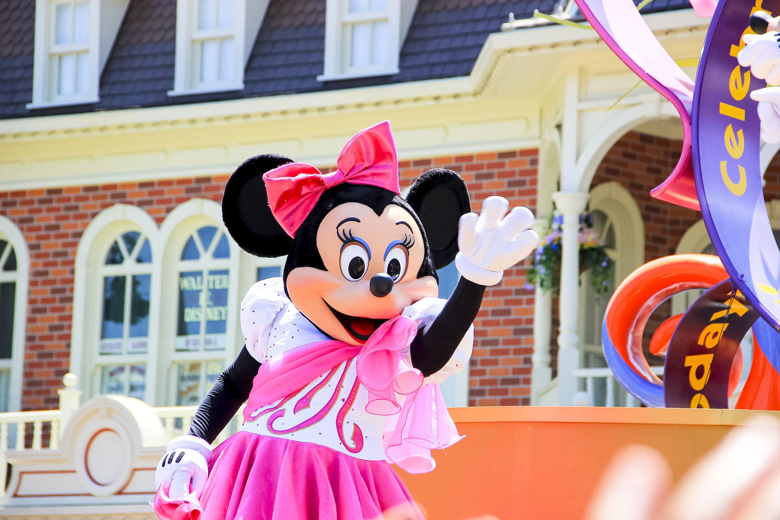 Disney World: Ultimate Guide to Saving with Points - minie-2722062_1920