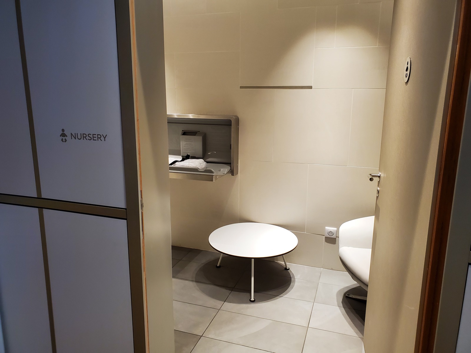 Avis&nbsp;: Salon Air France - Paris Charles De Gaulle Terminal 2E Hall L - 20211103_154627