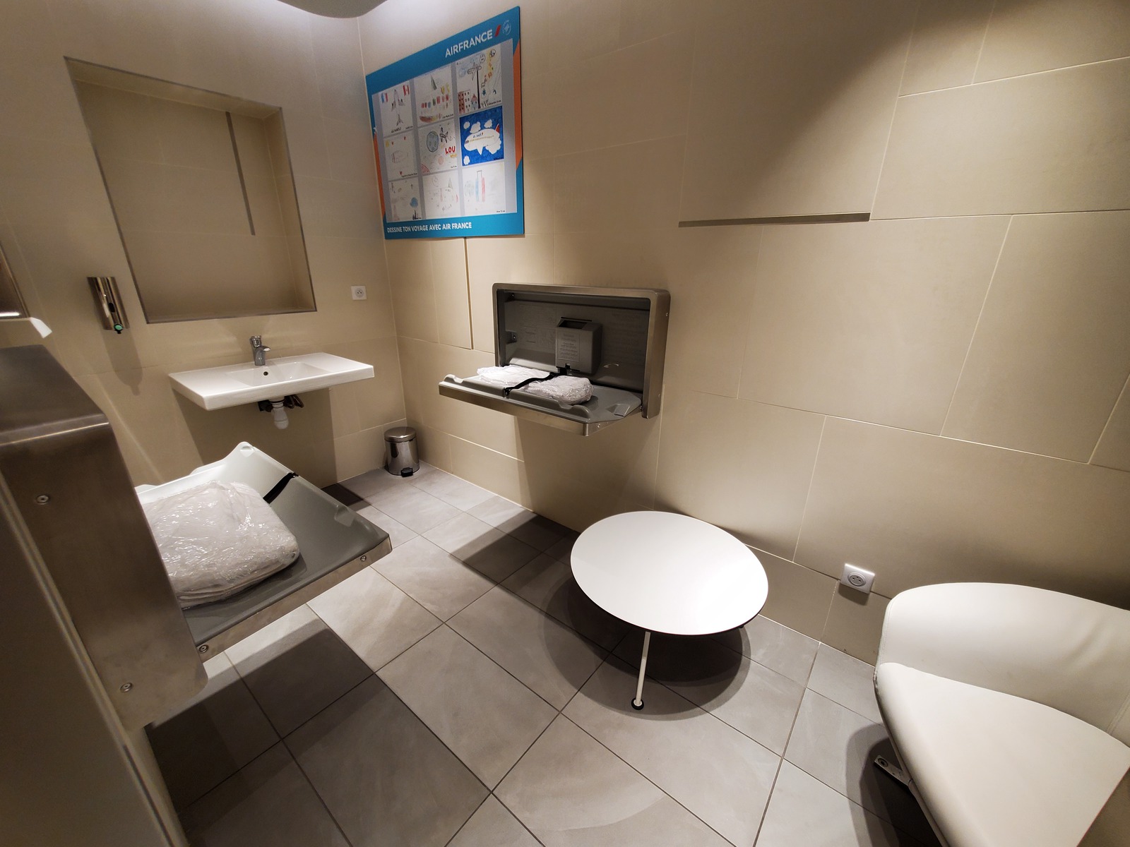 Avis&nbsp;: Salon Air France - Paris Charles De Gaulle Terminal 2E Hall L - 20211103_154638