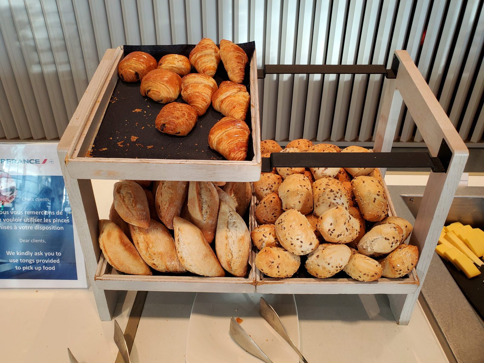 Air France lounge food and drinks