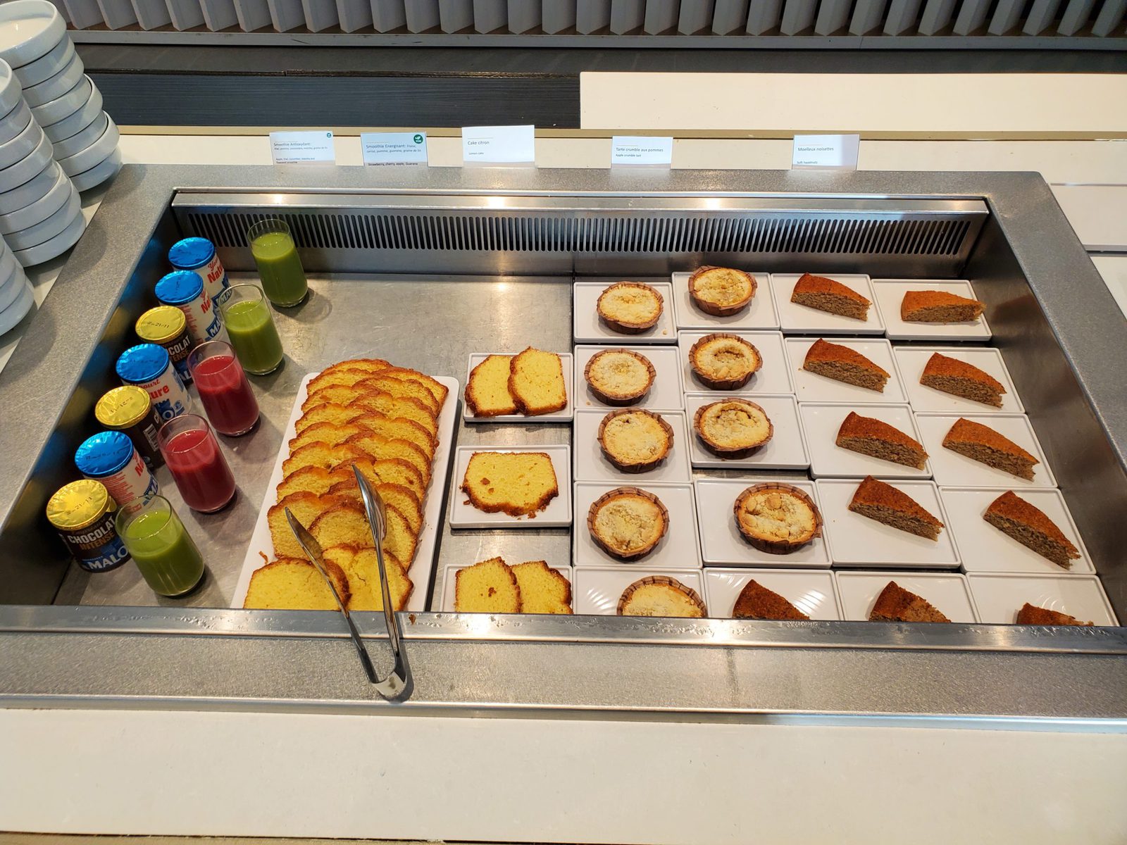 Air France lounge food and drinks