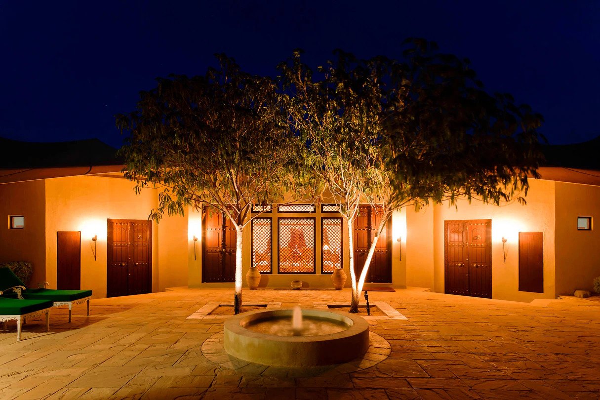 Review&nbsp;: Suite Emirates - Al Maha, a Luxury Collection Desert Resort & Spa, Dubai | Marriott Bonvoy - emirates suite night